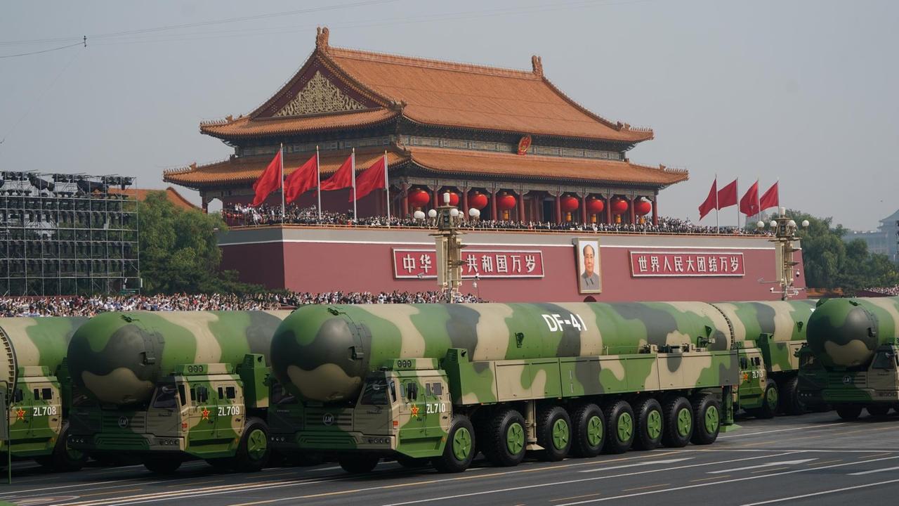 Die Interkontintalrakete Dong Feng 41 soll die USA innerhalb einer halben Stunde erreichen können Die Interkontintalrakete Dong Feng 41 soll die USA innerhalb einer halben Stunde erreichen können