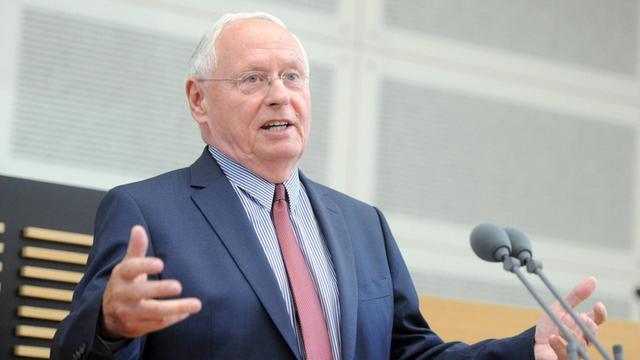 Der Linken-Politiker Oskar Lafontaine am 17. Juni 2015 während einer Rede im saarländischen Landtag.