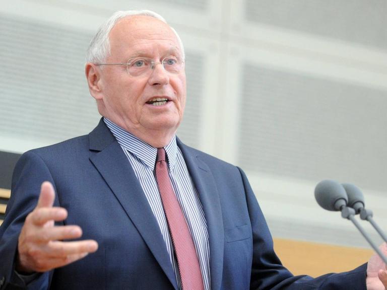 Der Linken-Politiker Oskar Lafontaine am 17. Juni 2015 während einer Rede im saarländischen Landtag.
