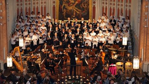 Chor während eines Konzertes in einer Kirche