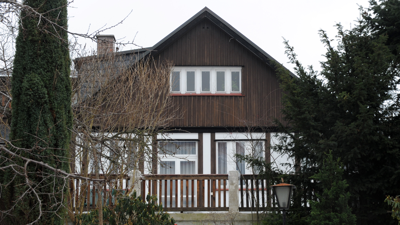 Blick auf das ehemalige Wohnhaus von Victor Klemperer in Dresden. Die 1995 erschienenen Tagebücher "Ich will Zeugnis ablegen bis zum letzten" von Victor Klemperer gelten als eine der eindrücklichsten Schilderungen des Nationalsozialismus von 1933 bis 1945. Blick auf das ehemalige Wohnhaus von Victor Klemperer in Dresden. Die 1995 erschienenen Tagebücher "Ich will Zeugnis ablegen bis zum letzten" von Victor Klemperer gelten als eine der eindrücklichsten Schilderungen des Nationalsozialismus von 1933 bis 1945.