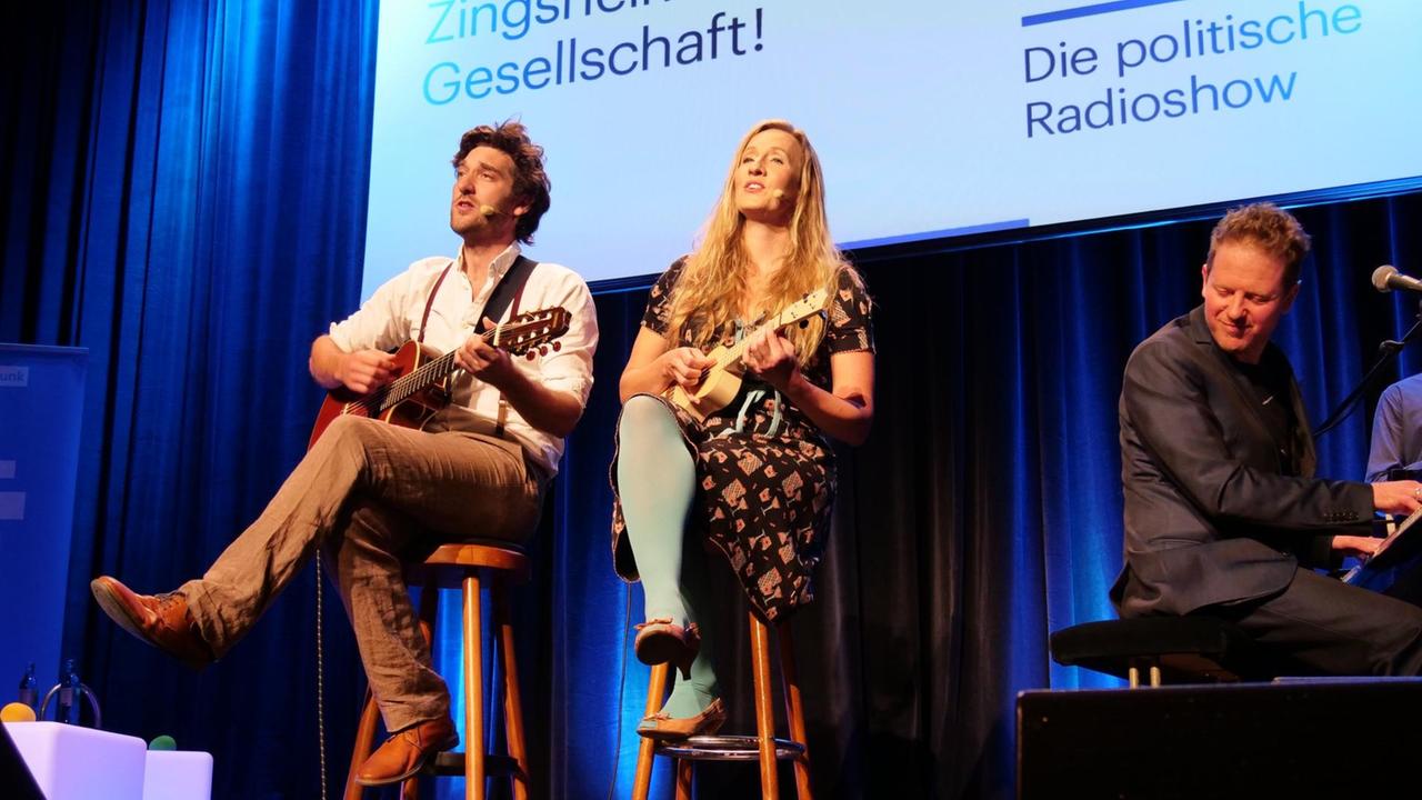 Das Musikduo "Das Geld liegt auf der Fensterbank, Marie" mit Martin Zingsheim Das Musikduo "Das Geld liegt auf der Fensterbank, Marie" mit Martin Zingsheim