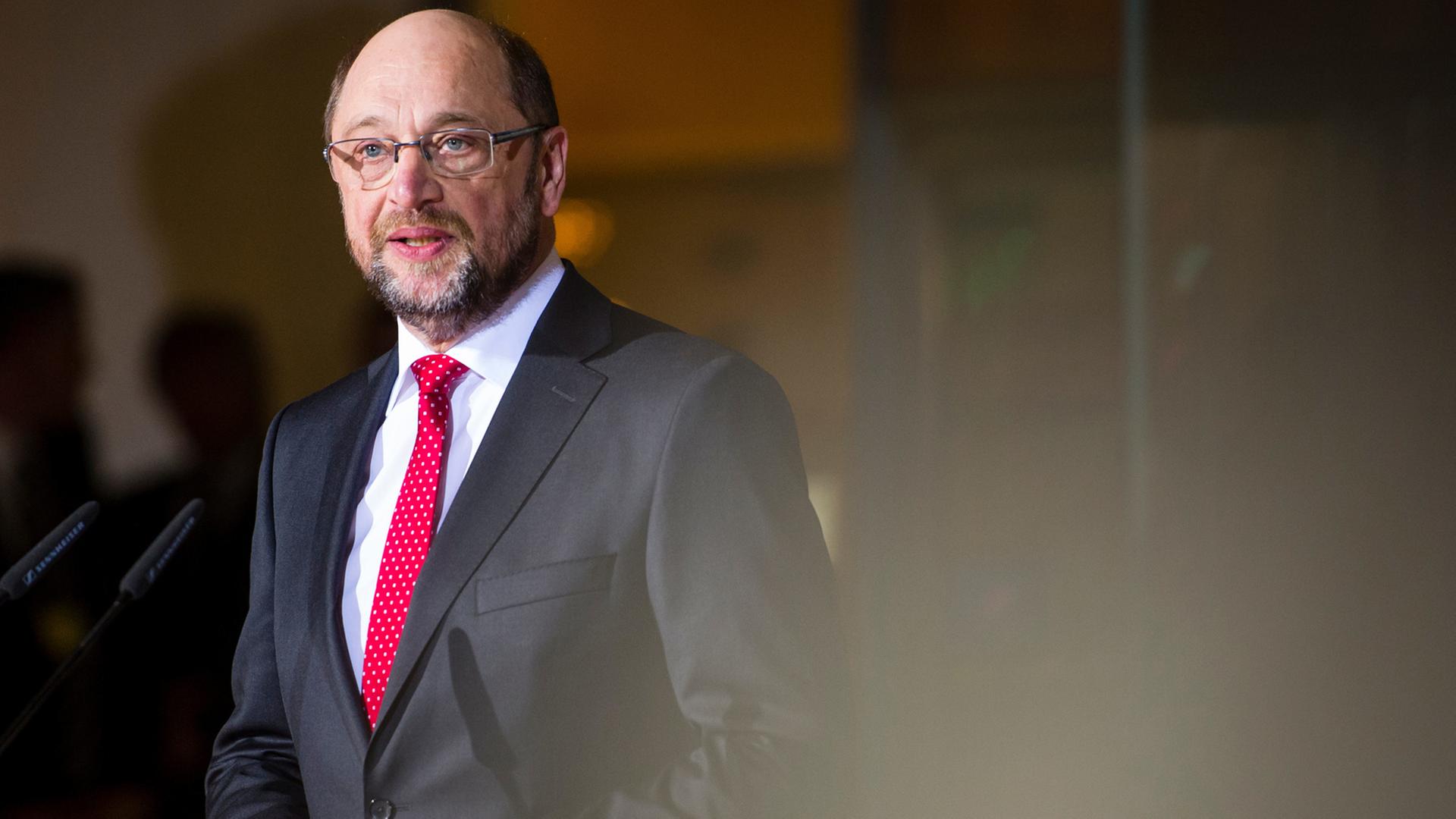 Martin Schulz (SPD) am 24.01.2017 bei einer Pressekonferenz in der SPD-Zentrale in Berlin, nachdem SPD-Chef Sigmar Gabriel auf die Kanzlerkandidatur verzichtet hat. Am 29.01.wurde Schulz als Kanzlerkandidat nominiert. Martin Schulz (SPD) am 24.01.2017 bei einer Pressekonferenz in der SPD-Zentrale in Berlin, nachdem SPD-Chef Sigmar Gabriel auf die Kanzlerkandidatur verzichtet hat. Am 29.01.wurde Schulz als Kanzlerkandidat nominiert.
