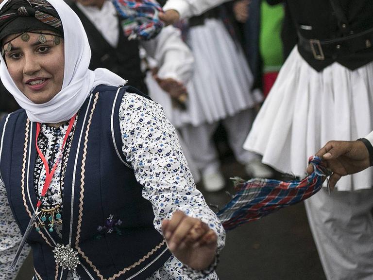 Frauen tanzen auf einer Veranstaltung in Teheran
