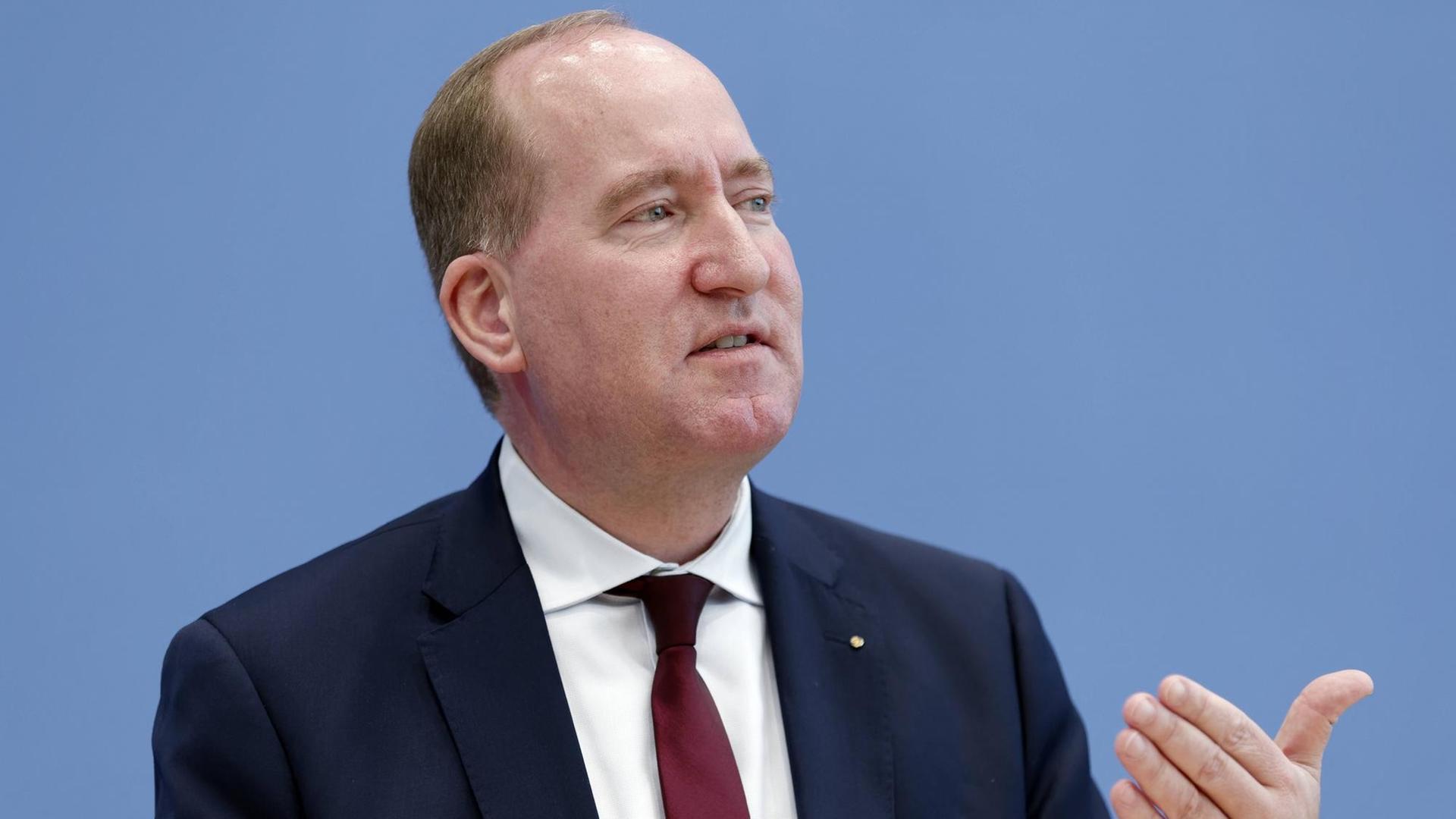 Joachim Lang, Hauptgeschäftsführer des Bundesverbands der Deutschen Industrie Joachim Lang, Hauptgeschäftsführer des Bundesverbands der Deutschen Industrie