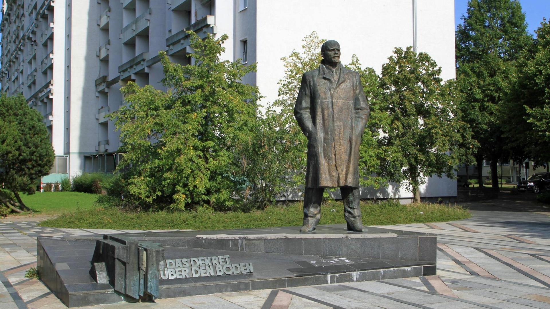 Das Lenin-Denkmal am Großen Dreesch in Schwerin Das Lenin-Denkmal am Großen Dreesch in Schwerin