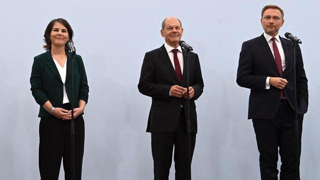Pressekonferenz zur Vorstellung des zwischen SPD, Grünen und FDP ausgehandelten Sondierungspapiers.