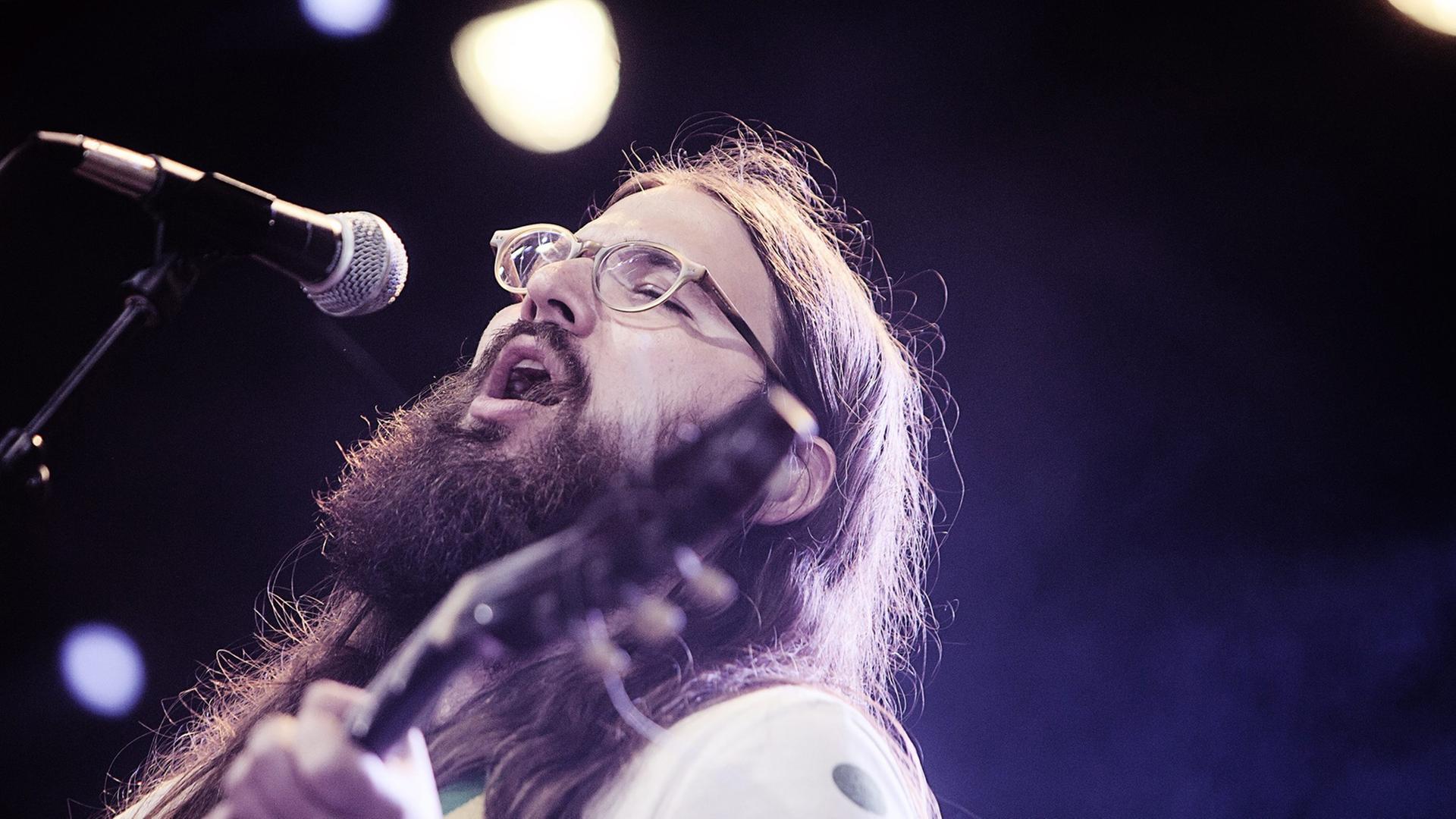 US-Sänger Matthew E. White beim Roskilde 2013 US-Sänger Matthew E. White beim Roskilde 2013