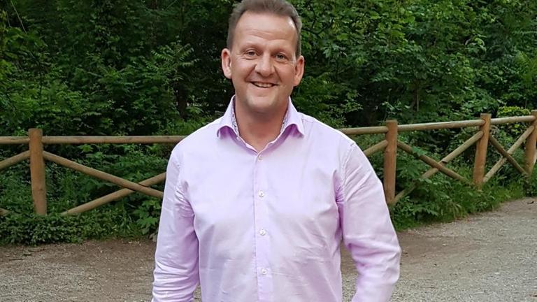 Stephan Kühn ist in der Pandemie Altenpfleger geworden. Stephan Kühn ist in der Pandemie Altenpfleger geworden.