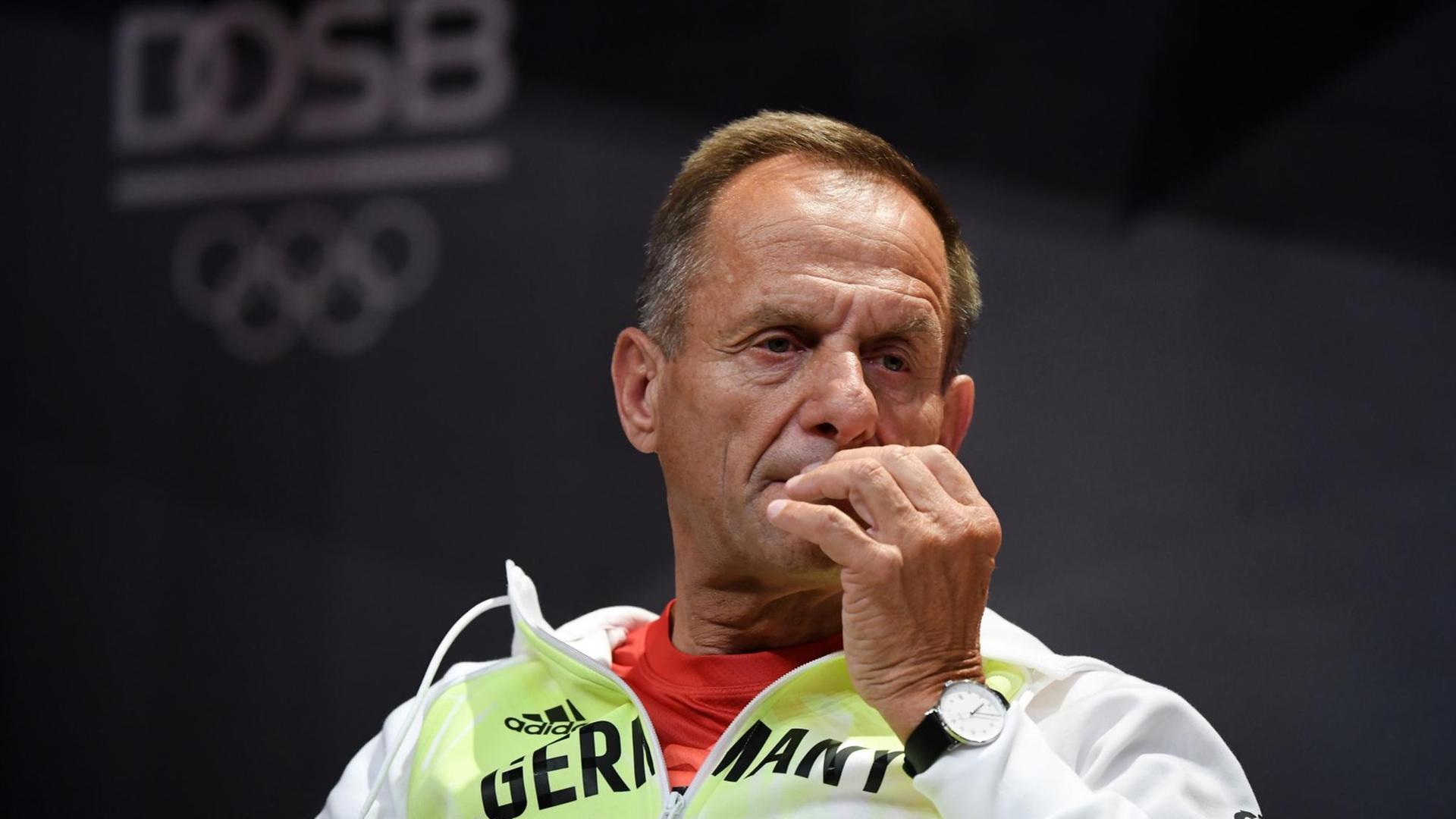 Alfons Hörmann, Präsident des Deutschen Olympischen Sportbundes (DOSB), bei der offiziellen Präsentation der Outfits für die deutsche Olympia- und Paralympics-Mannschaft Alfons Hörmann, Präsident des Deutschen Olympischen Sportbundes (DOSB), bei der offiziellen Präsentation der Outfits für die deutsche Olympia- und Paralympics-Mannschaft