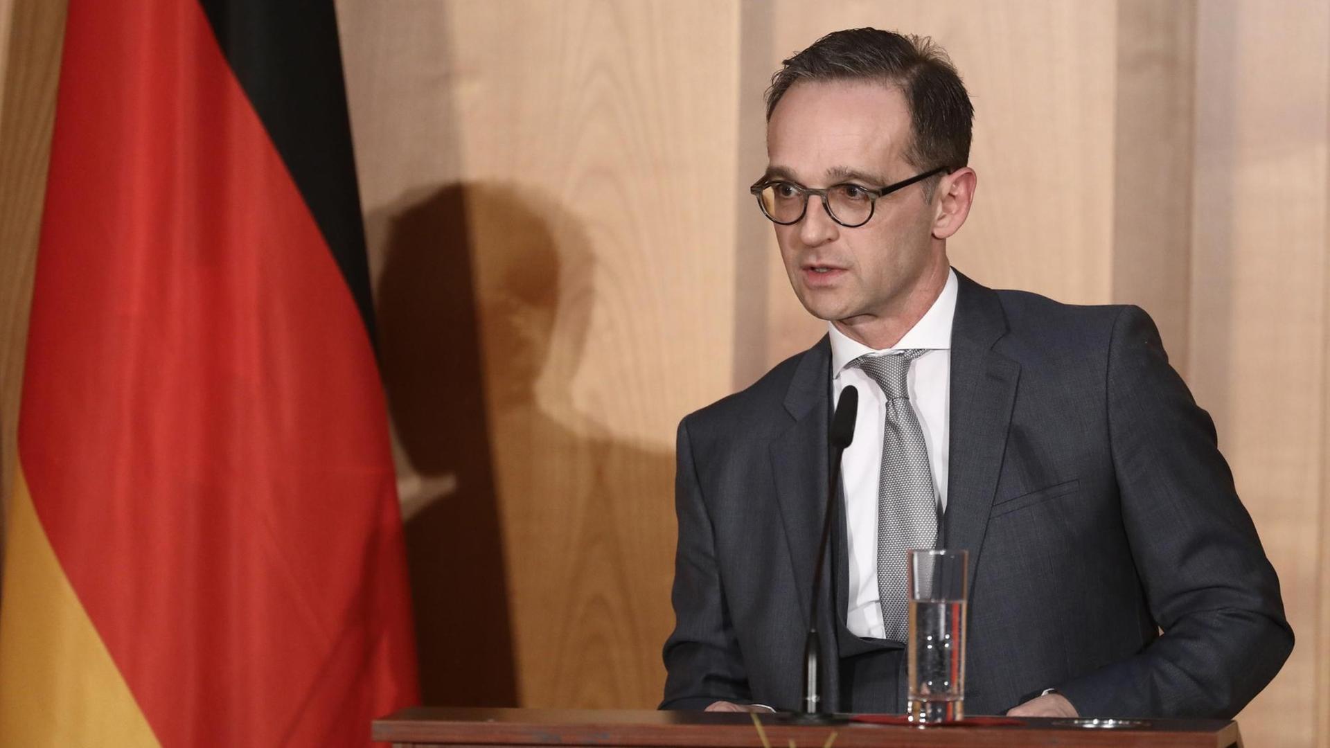 14.03.2018, Berlin: Außenminister Heiko Maas (beide SPD) hält vor Mitarbeitern des Auswärtigen Amtes seine Antrittsrede. Maas wurde zuvor im Bundestag vereidigt. Foto: Kay Nietfeld/dpa +++ dpa-Bildfunk +++ 14.03.2018, Berlin: Außenminister Heiko Maas (beide SPD) hält vor Mitarbeitern des Auswärtigen Amtes seine Antrittsrede. Maas wurde zuvor im Bundestag vereidigt. Foto: Kay Nietfeld/dpa +++ dpa-Bildfunk +++