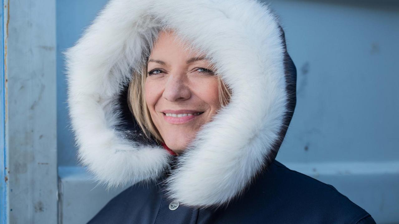 Antje Boetius posiert mit Anorakkapuze für ein Foto. Antje Boetius posiert mit Anorakkapuze für ein Foto.