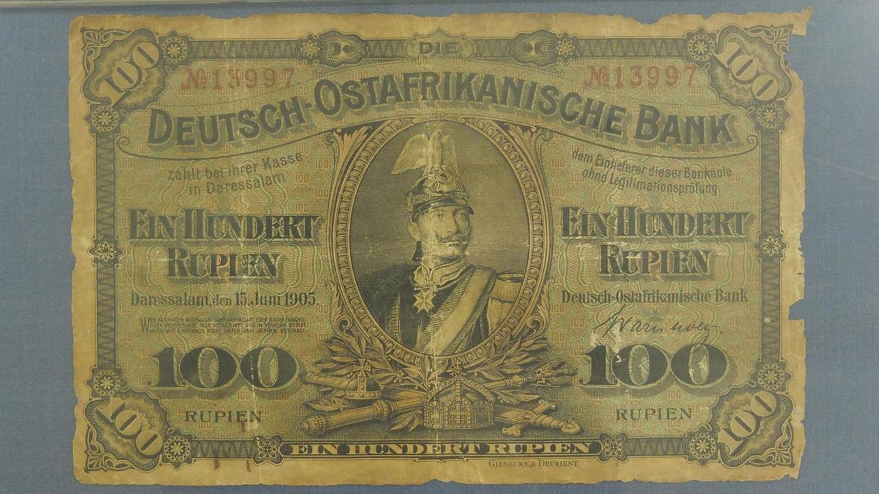 Ausstellungsstück im Nationalmuseum: Ein 100 Rupien Schein aus der Kolonialzeit. Ausstellungsstück im Nationalmuseum: Ein 100 Rupien Schein aus der Kolonialzeit.
