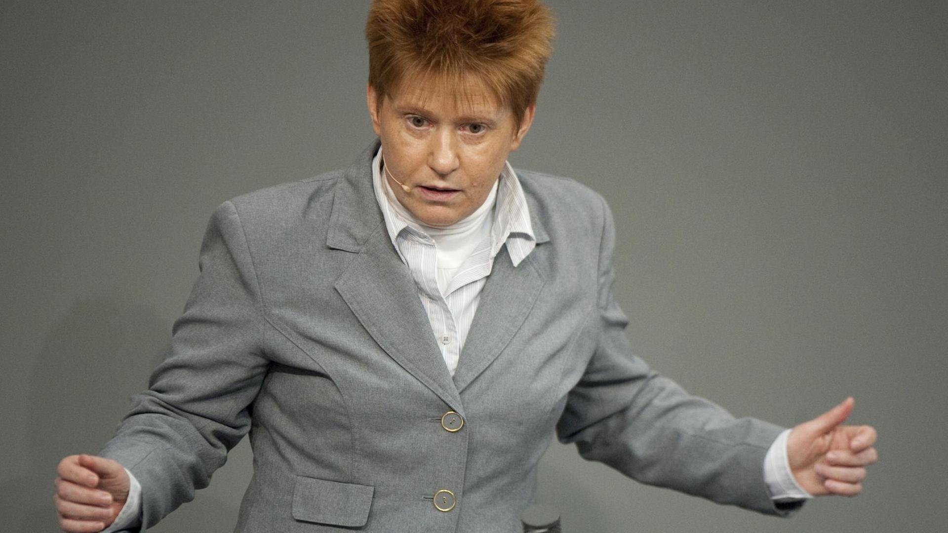Petra Pau (Die Linke), Vizepräsidentin des Deutschen Bundestages Petra Pau (Die Linke), Vizepräsidentin des Deutschen Bundestages
