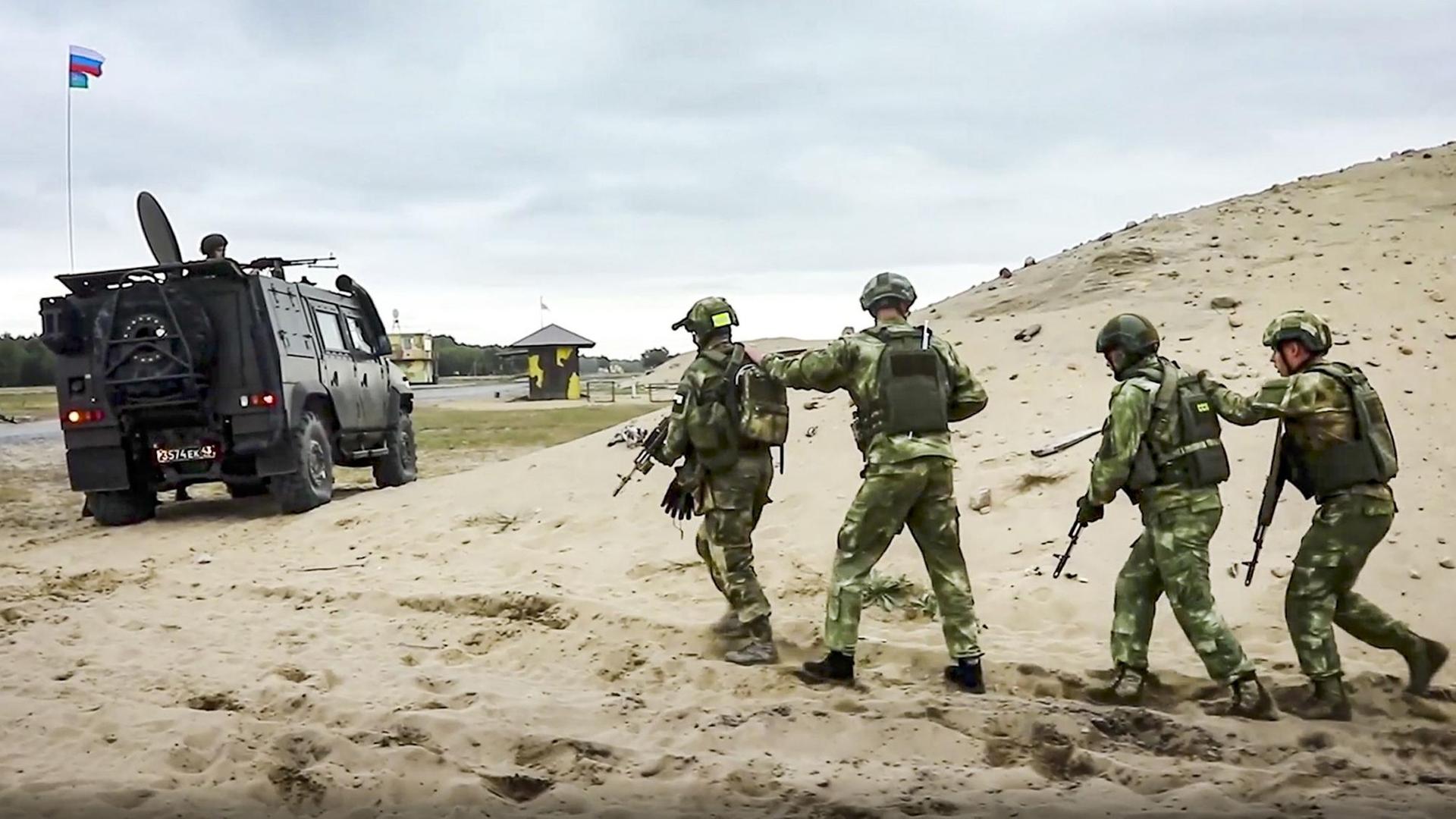 Russische Soldaten bei einer Übung im Kaukasus.