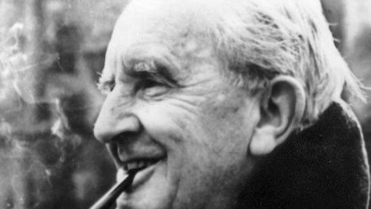 Der britische Schriftsteller J. R. R. Tolkien (undatierte Aufnahme). Der britische Schriftsteller J. R. R. Tolkien (undatierte Aufnahme).