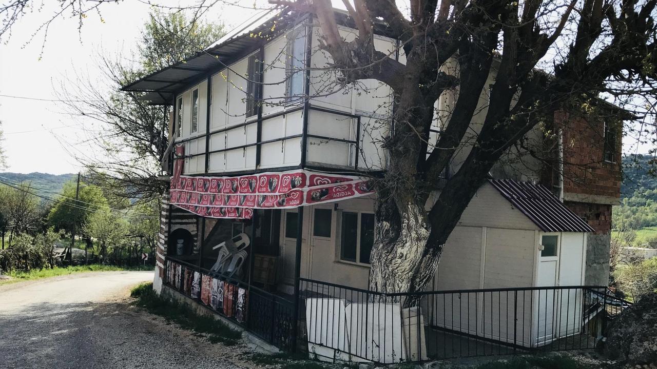 Haus im abgelegenen Dörfchen Kasaba Haus im abgelegenen Dörfchen Kasaba