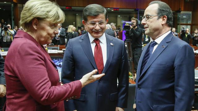 Angela Merkel, Ahmet Davutoglu und Francois Hollande beim EU-Türkei-Gipfel im November 2015.