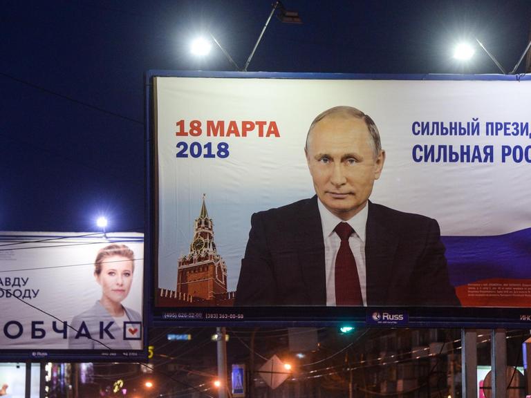 3305812 02/20/2018 Election campaign posters in Novosibirsk. Alexandr Kryazhev/Sputnik Foto: Alexandr Kryazhev/Sputnik/dpa |