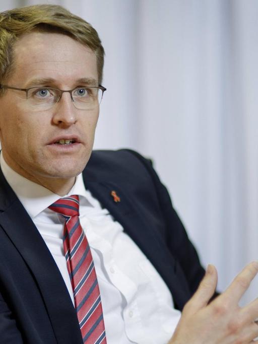 Daniel Günther, CDU, Ministerpräsident von Schleswig-Holstein, bei einem Gespräch in Berlin