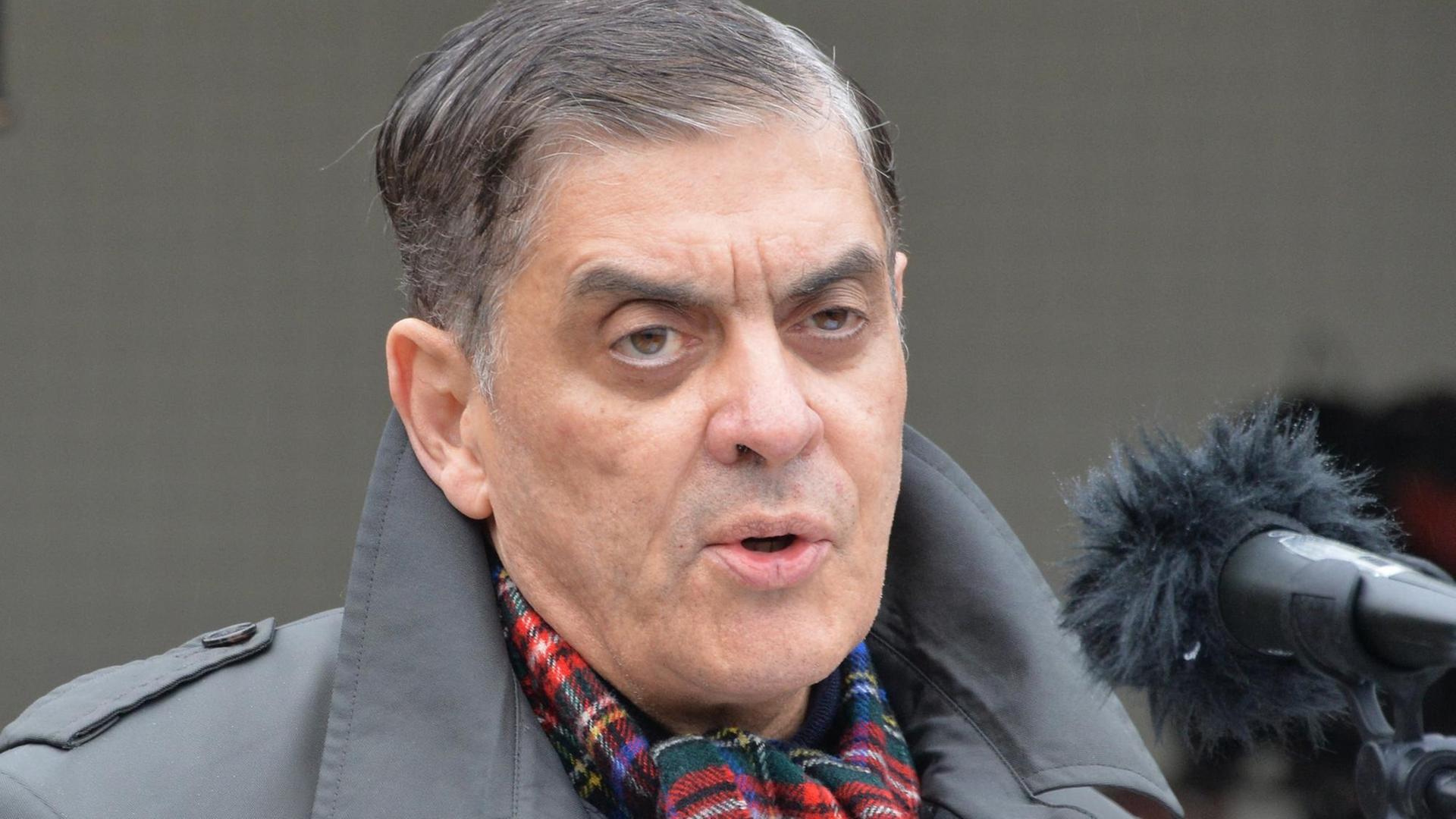 Der Vorsitzende des Zentralrats Deutscher Sinti und Roma, Romani Rose, im Dezember 2014. Der Vorsitzende des Zentralrats Deutscher Sinti und Roma, Romani Rose, im Dezember 2014.