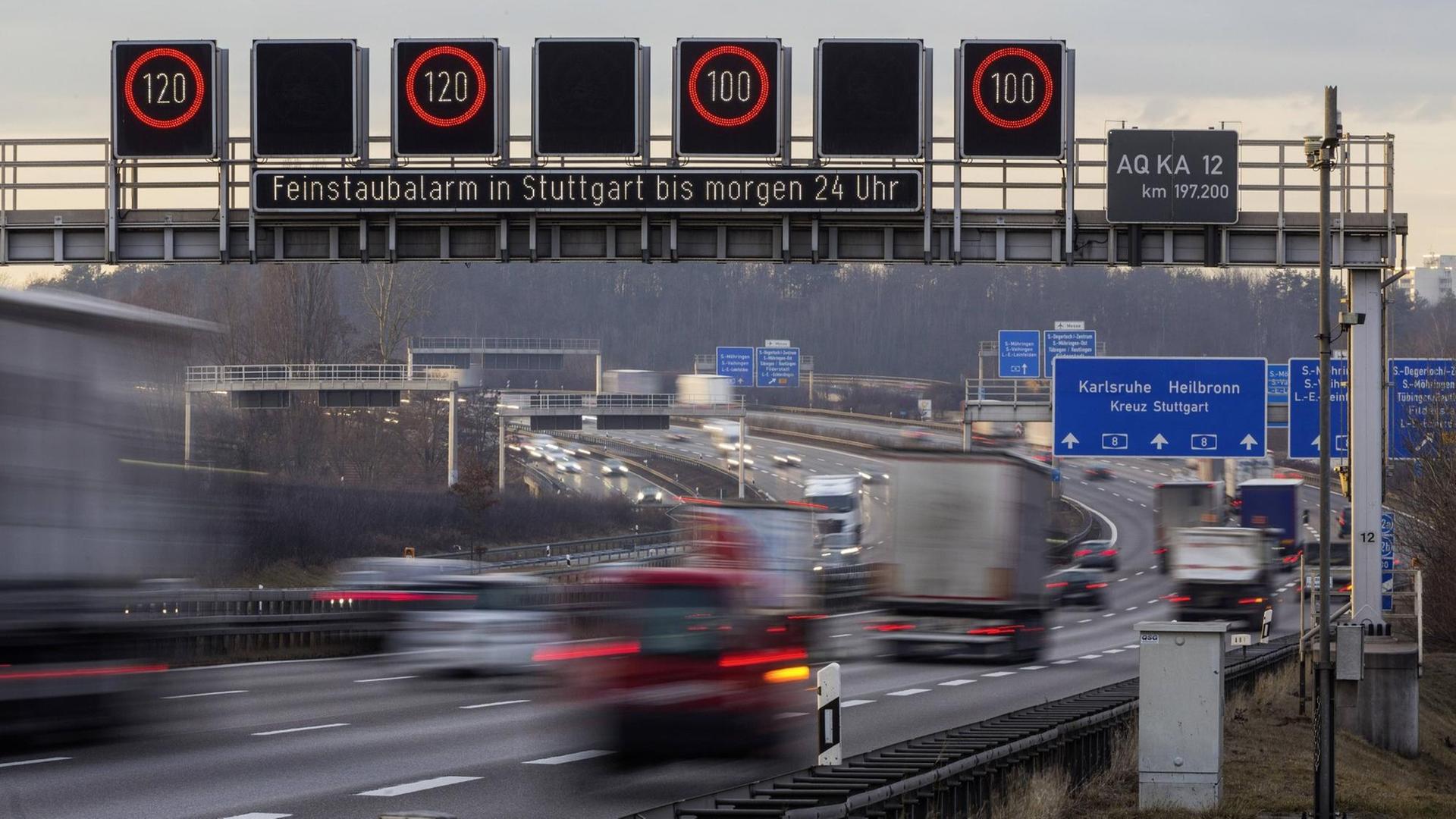 Feinstaubalarm in Stuttgart auf der A8 Feinstaubalarm in Stuttgart auf der A8