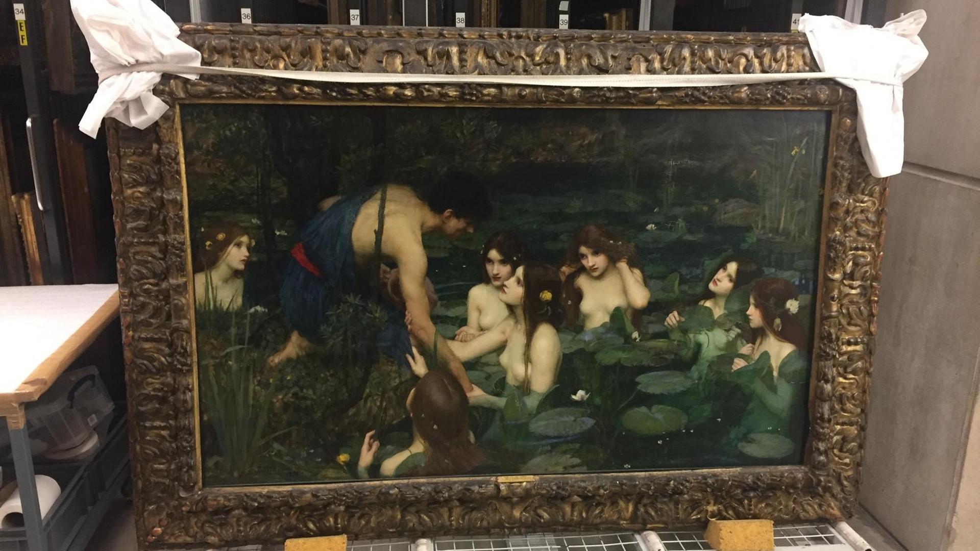 Das Gemälde "Hylas und die Nymphen" (1896) von John William Waterhouse steht im Lager der Manchester Art Gallery. Das Gemälde "Hylas und die Nymphen" (1896) von John William Waterhouse steht im Lager der Manchester Art Gallery.