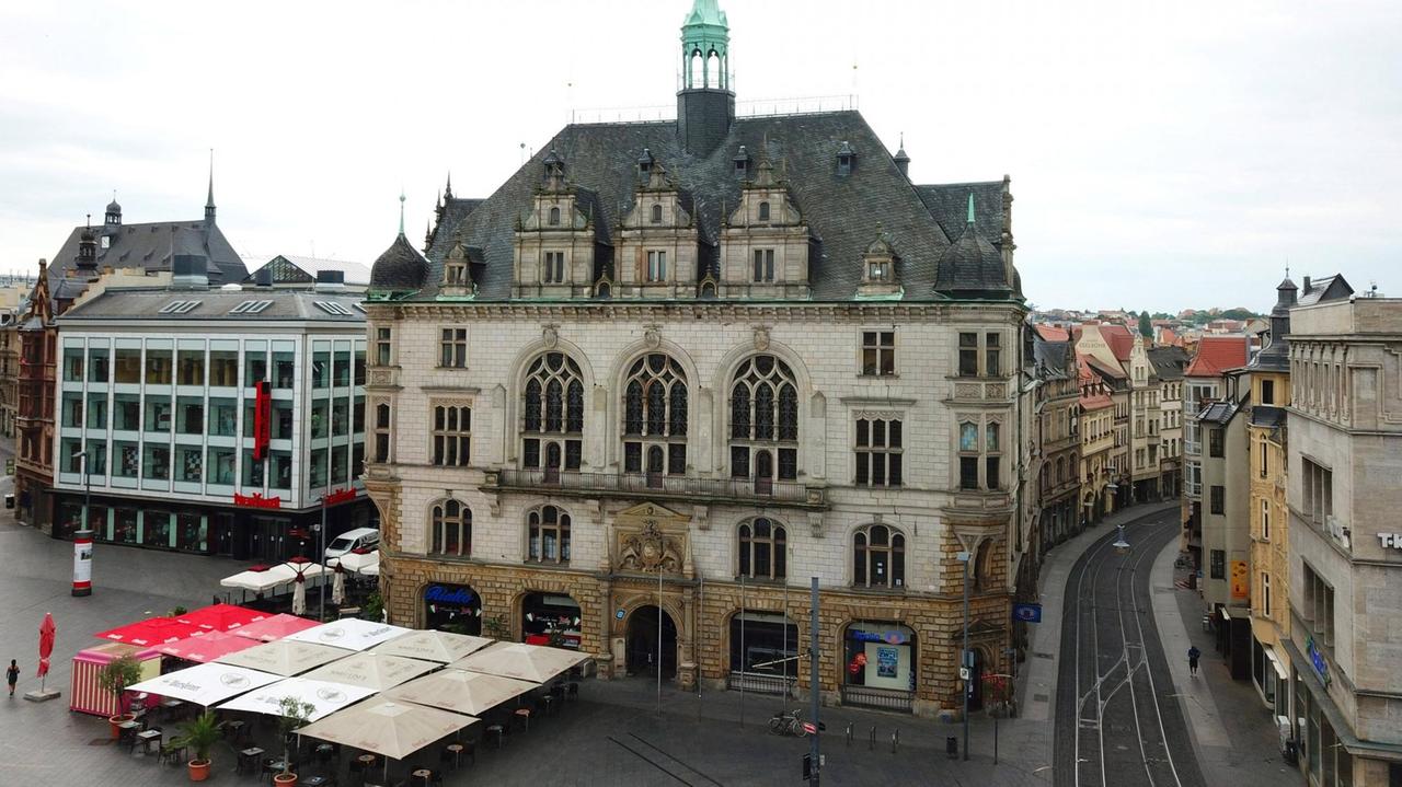 Außenansicht vom Stadthaus Halle auf dem Marktplatz. Außenansicht vom Stadthaus Halle auf dem Marktplatz.