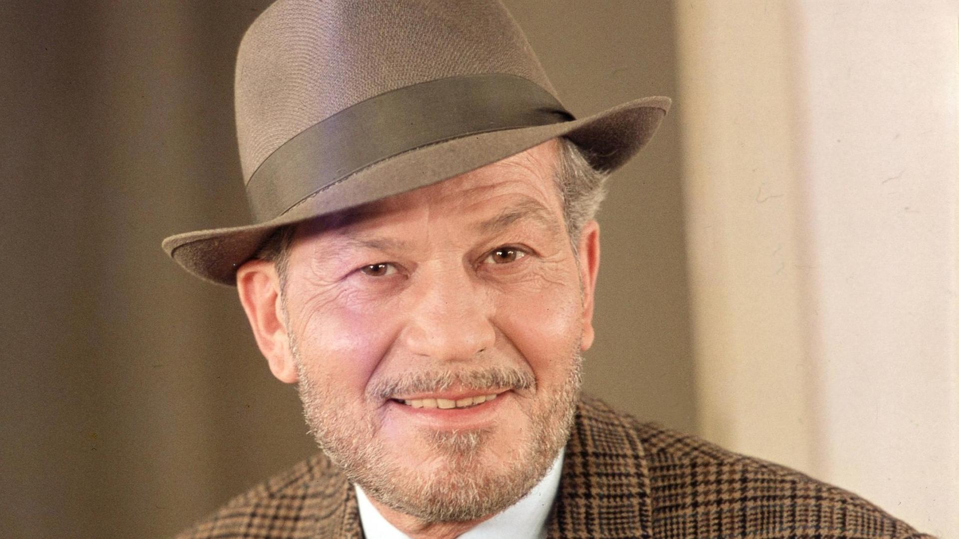 Der luxemburgische Schauspieler Rene Deltgen, Deutschland 1960er Jahre. Luxembourgian actor Rene Deltgen, Germany 1960s. Copyright: Roba/Roba-Archiv UnitedArchives11915 the Der luxemburgische Schauspieler Rene Deltgen, Deutschland 1960er Jahre. Luxembourgian actor Rene Deltgen, Germany 1960s. Copyright: Roba/Roba-Archiv UnitedArchives11915 the