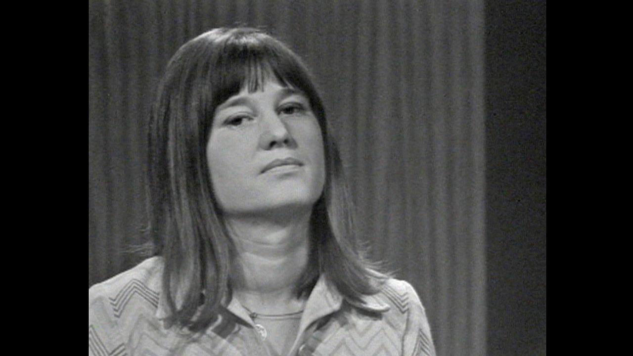 Eine Szene des Kinofilms "Une Jeunesse Allemande - Eine deutsche Jugend" (undatierte Filmszene) zeigt Ulrike Meinhof in der Talk-Runde "Die ausgehöhlte Autorität". Eine Szene des Kinofilms "Une Jeunesse Allemande - Eine deutsche Jugend" (undatierte Filmszene) zeigt Ulrike Meinhof in der Talk-Runde "Die ausgehöhlte Autorität".