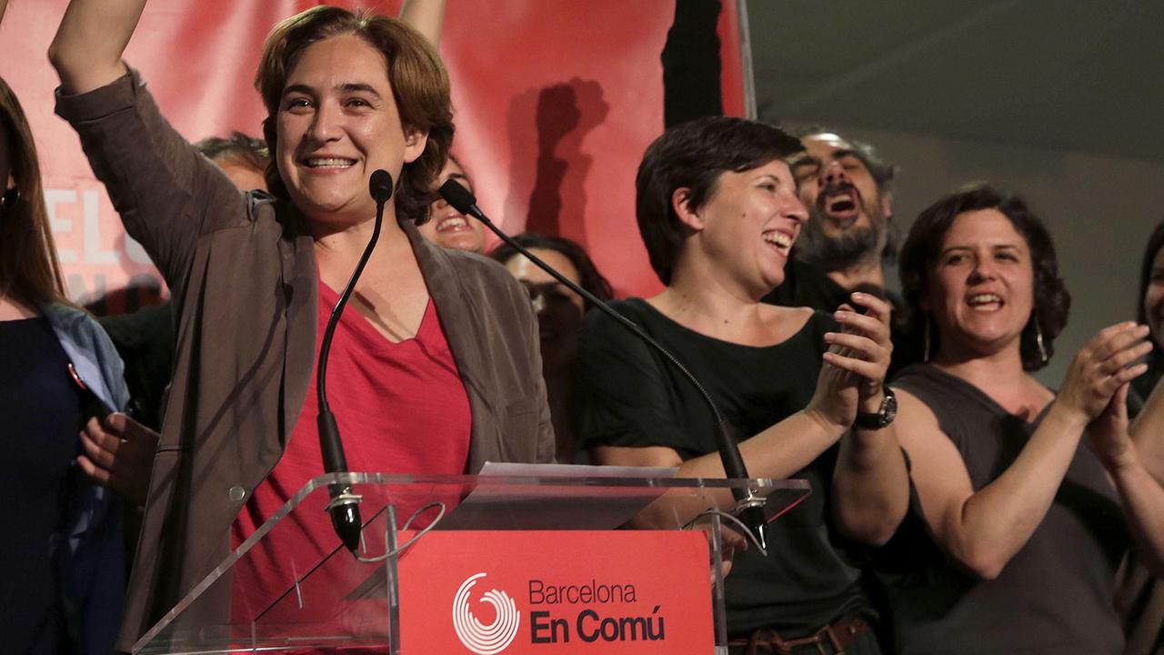 Ada Colau (links) ist seit Juni 2015 Bürgermeisterin der Millionenstadt Barcelona. 