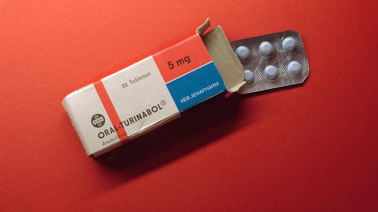 Eine Medikamentenschachtel mit einem Blister voll Oral-Turinabol. Eine Medikamentenschachtel mit einem Blister voll Oral-Turinabol.
