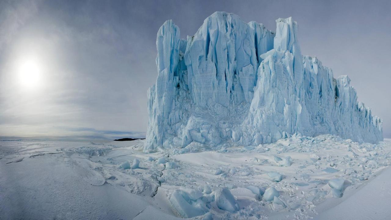 Ein Eisberg im Rossmeer. Ein Eisberg im Rossmeer.