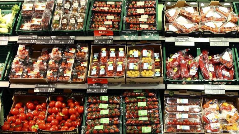 Lebensmittelabteilung mit Obst und Gemüse Lebensmittelabteilung mit Obst und Gemüse