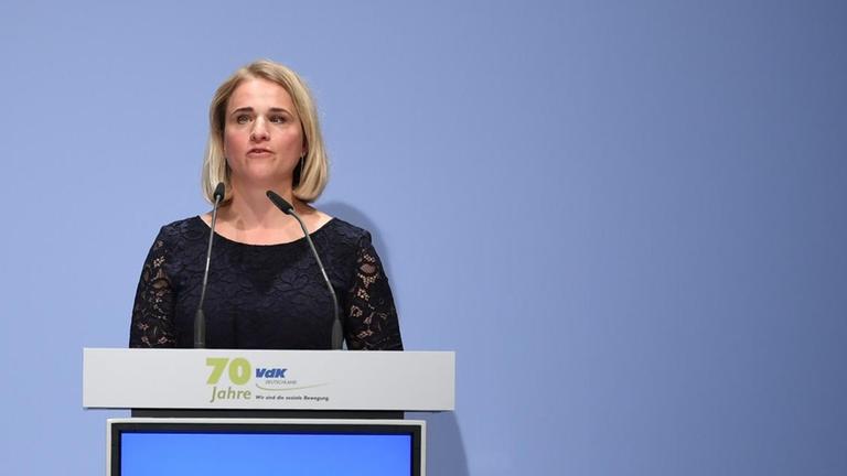 Verena Bentele (l), Präsidentin des Sozialverbandes VdK Verena Bentele (l), Präsidentin des Sozialverbandes VdK