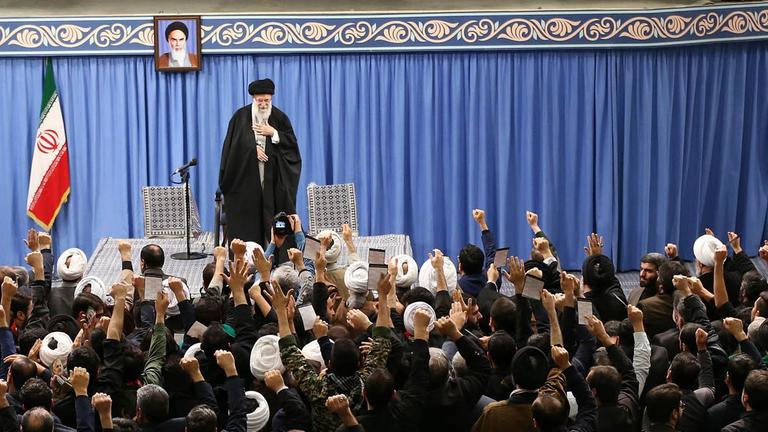Chamenei spricht vor Anhängern in Teheran Chamenei spricht vor Anhängern in Teheran