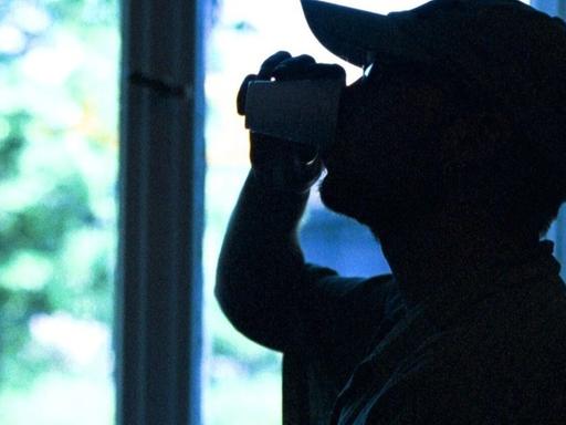 Süchtiger trinkt Methadon: Die Ersatzdroge soll Süchtige von der Beschaffungskriminalität fernhalten