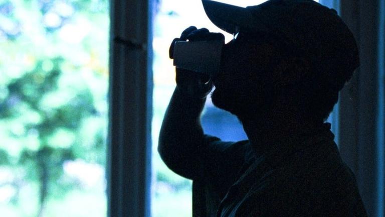 Süchtiger trinkt Methadon: Die Ersatzdroge soll Süchtige von der Beschaffungskriminalität fernhalten Süchtiger trinkt Methadon: Die Ersatzdroge soll Süchtige von der Beschaffungskriminalität fernhalten