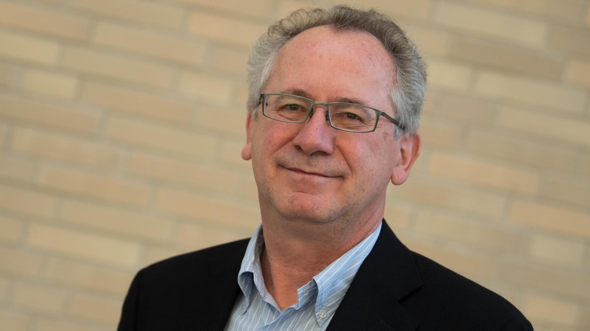 Der Literaturwissenschaftler Ernst Osterkamp, neuer Präsident der Deutschen Akademie für Sprache und Dichtung. Der Literaturwissenschaftler Ernst Osterkamp, neuer Präsident der Deutschen Akademie für Sprache und Dichtung.