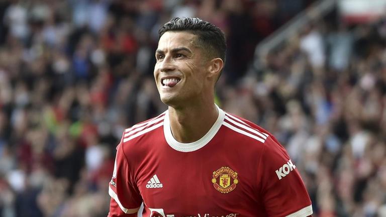 Der Fußball-Spieler Ronaldo grinst. Der Fußball-Spieler Ronaldo grinst.