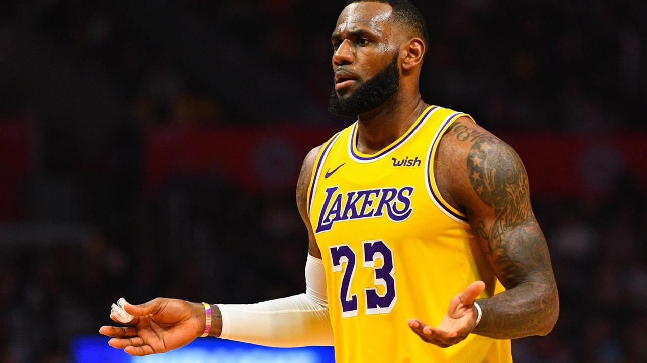 LeBron James im Trikot der LA Lakers LeBron James im Trikot der LA Lakers