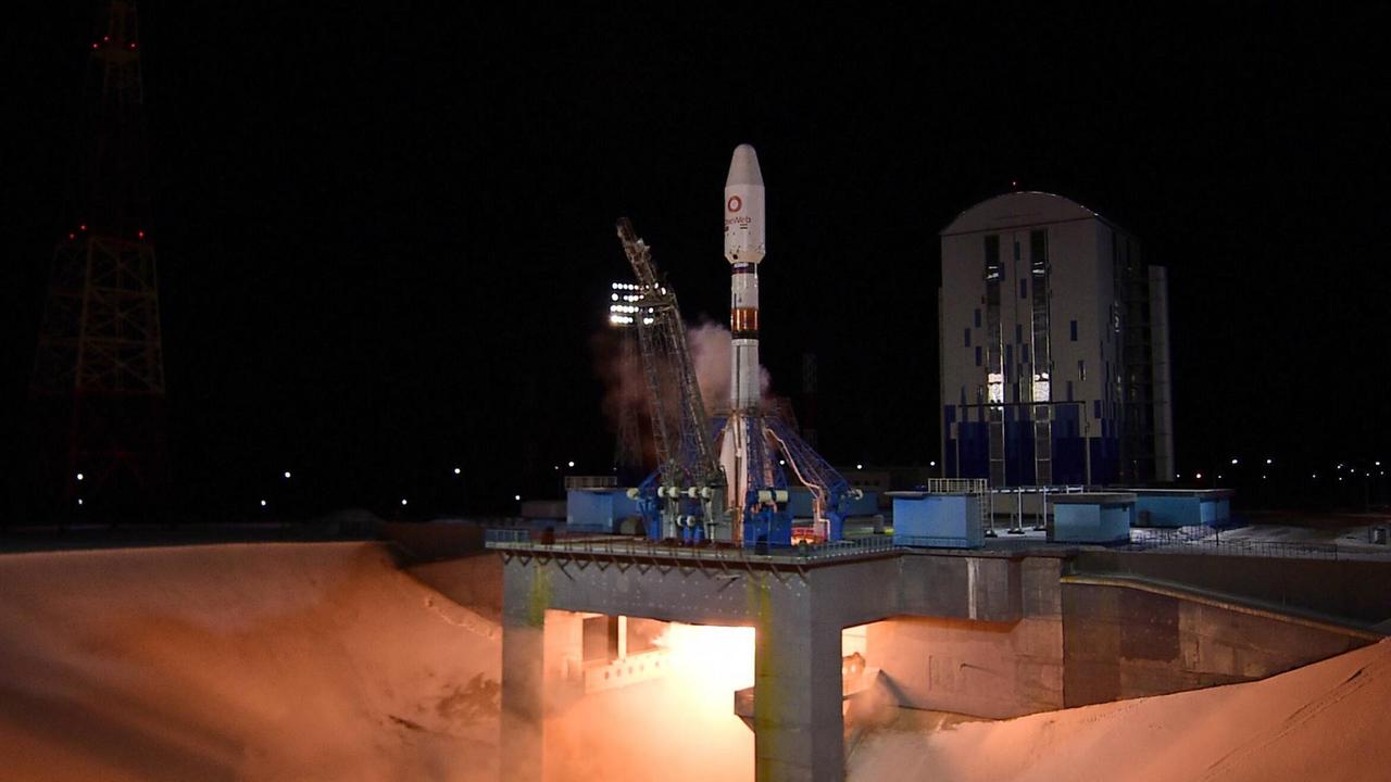 Eine Soyuz-2.1b-Rakete hebt im "Vostochny Cosmodrome" ab und bringt 36 OneWeb- Satelliten in den Orbit. (18.12.2020) Eine Soyuz-2.1b-Rakete hebt im "Vostochny Cosmodrome" ab und bringt 36 OneWeb- Satelliten in den Orbit. (18.12.2020)