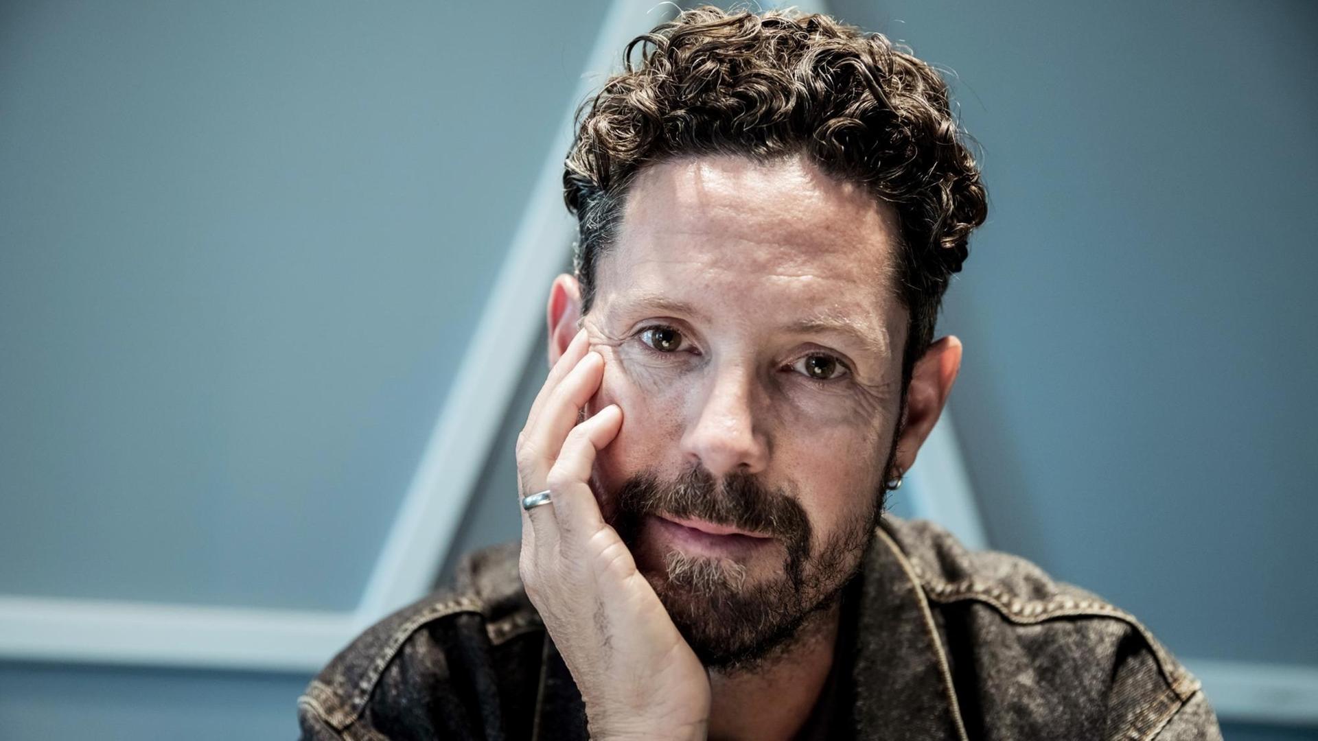 Porträt von dem deutschen Musiker Max Herre, Oktober 2019. Porträt von dem deutschen Musiker Max Herre, Oktober 2019.