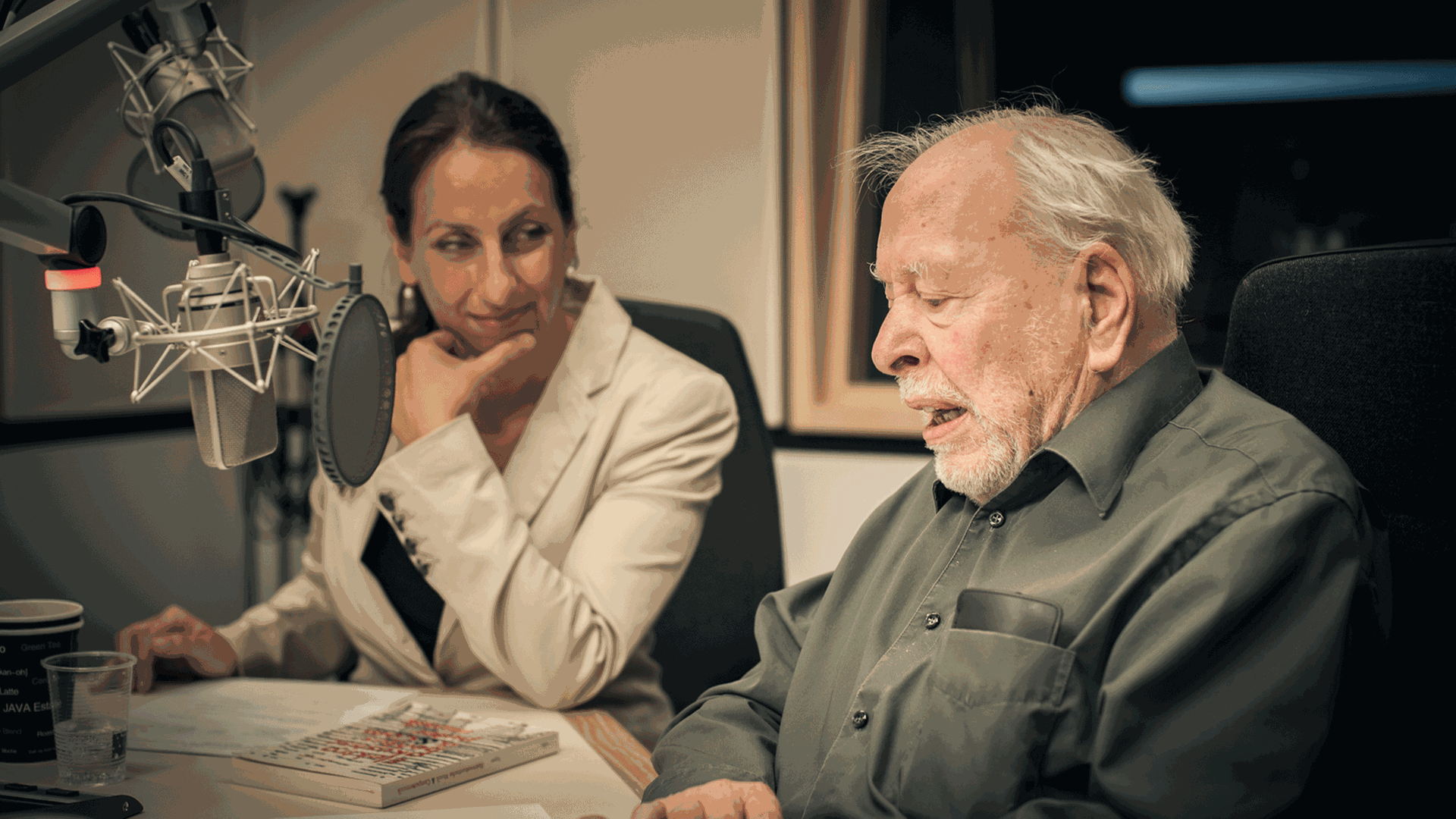 Der Komponist Gottfried Michael Koenig mit der Redakteurin Christine Anderson Der Komponist Gottfried Michael Koenig mit der Redakteurin Christine Anderson