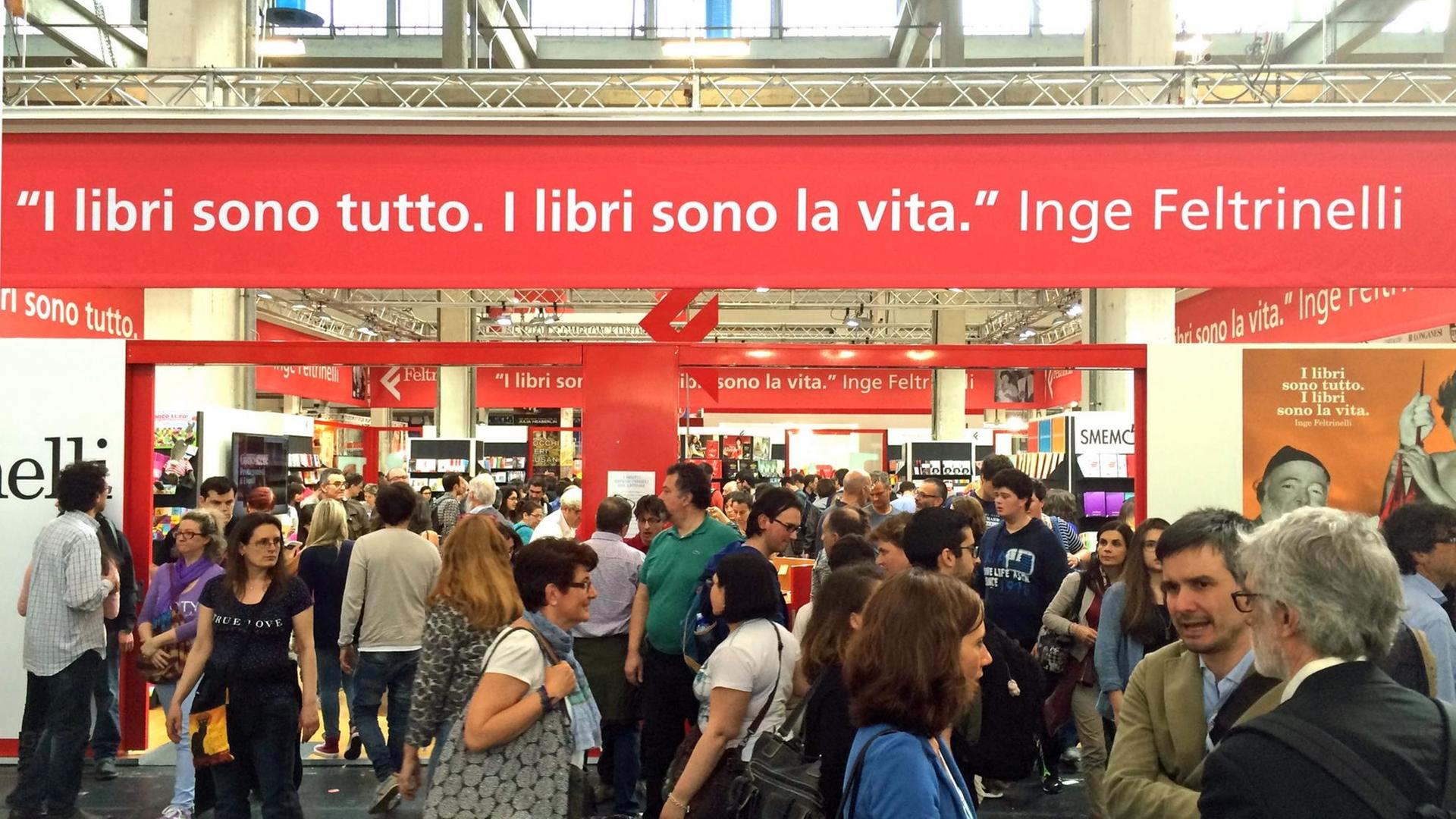 Der Stand des Feltrinelli Verlag Salone del Libro 2016. Der Stand des Feltrinelli Verlag Salone del Libro 2016.