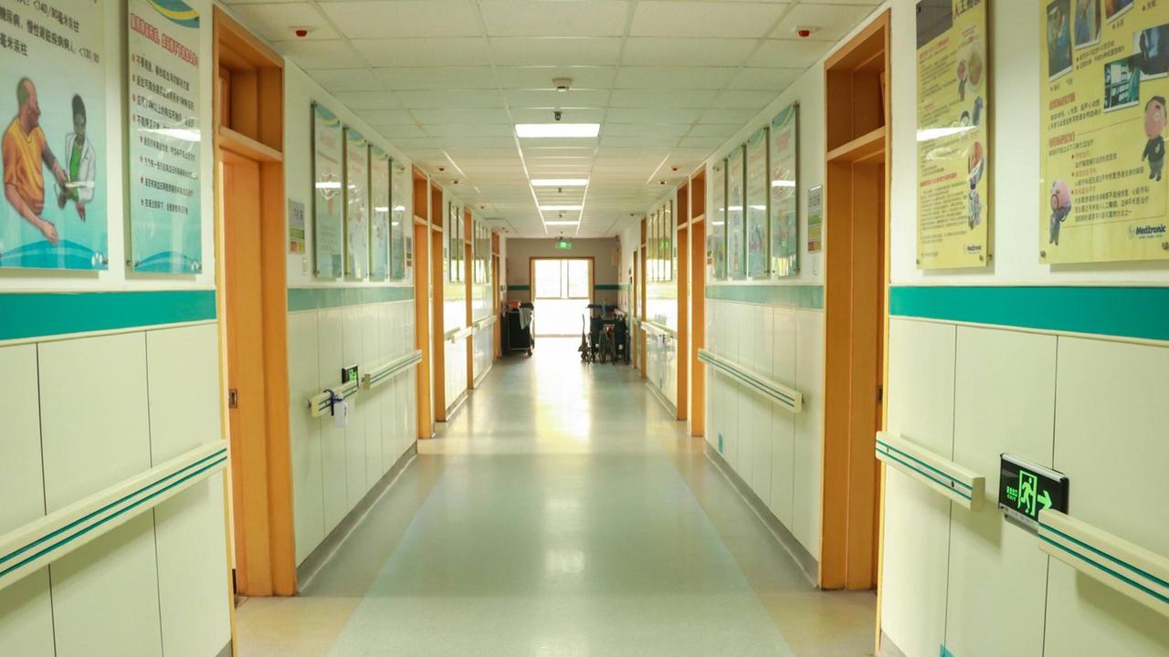 Krankenhaus-Flur Krankenhaus-Flur