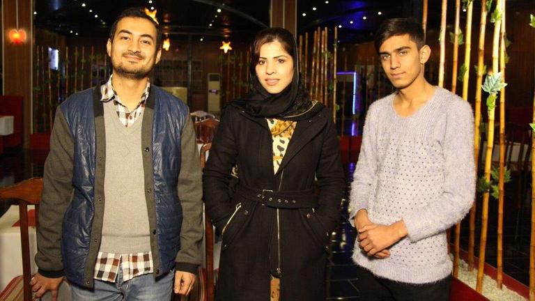 Drei Afghanen, die unsere Korrespondenten zwei Jahre lang durch ihren Alltag begleitet haben: Taqi, Meena und Fawad.