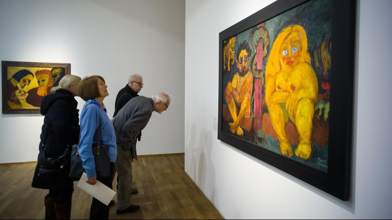 Im Hamburger Bahnhof in Berlin ist eine neue Ausstellung mit Bildern von Emil Nolde zu sehen. Im Hamburger Bahnhof in Berlin ist eine neue Ausstellung mit Bildern von Emil Nolde zu sehen.