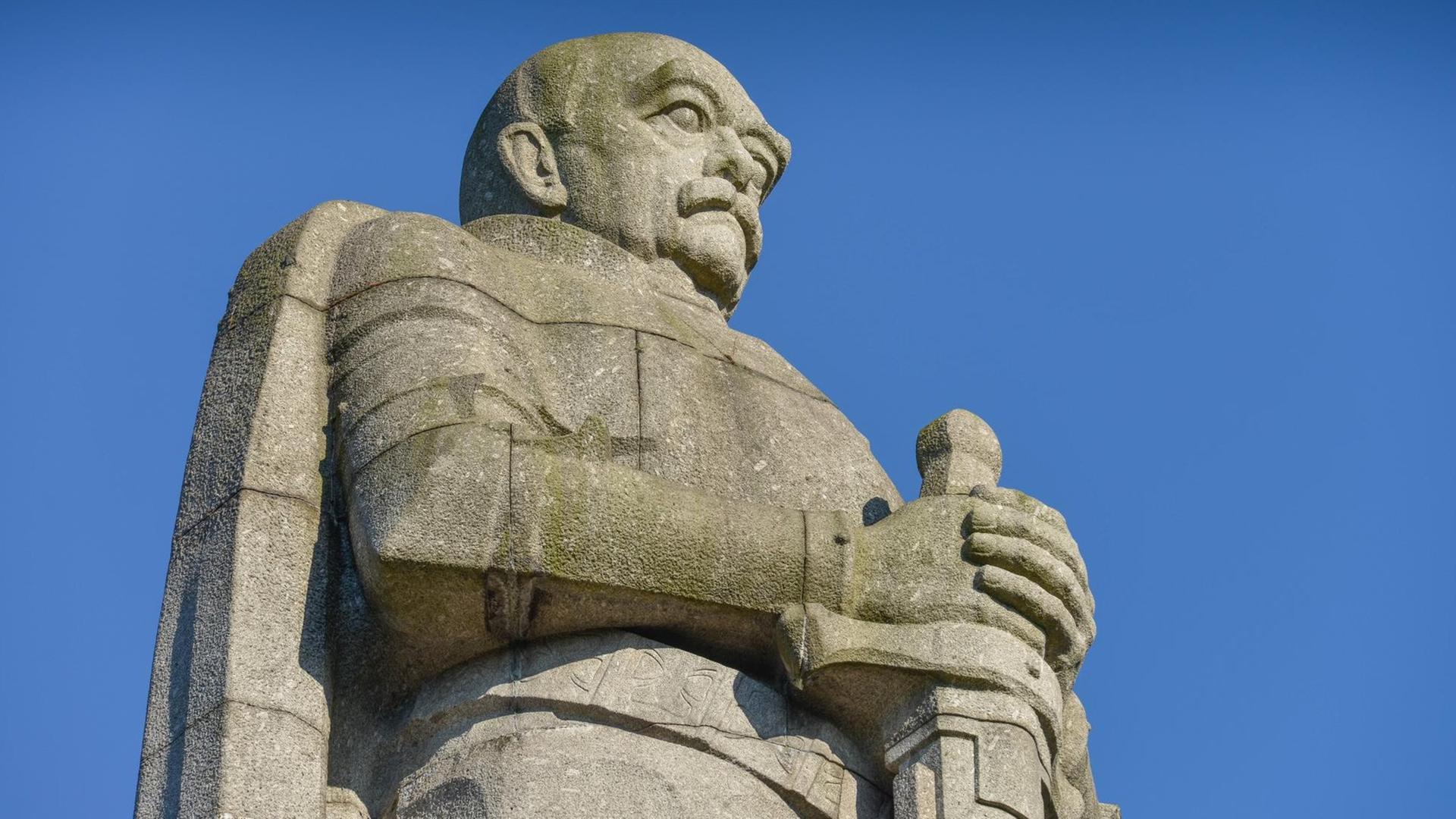 Bismarck-Denkmal in der Seewartenstraße in Hamburg. Bismarck-Denkmal in der Seewartenstraße in Hamburg.