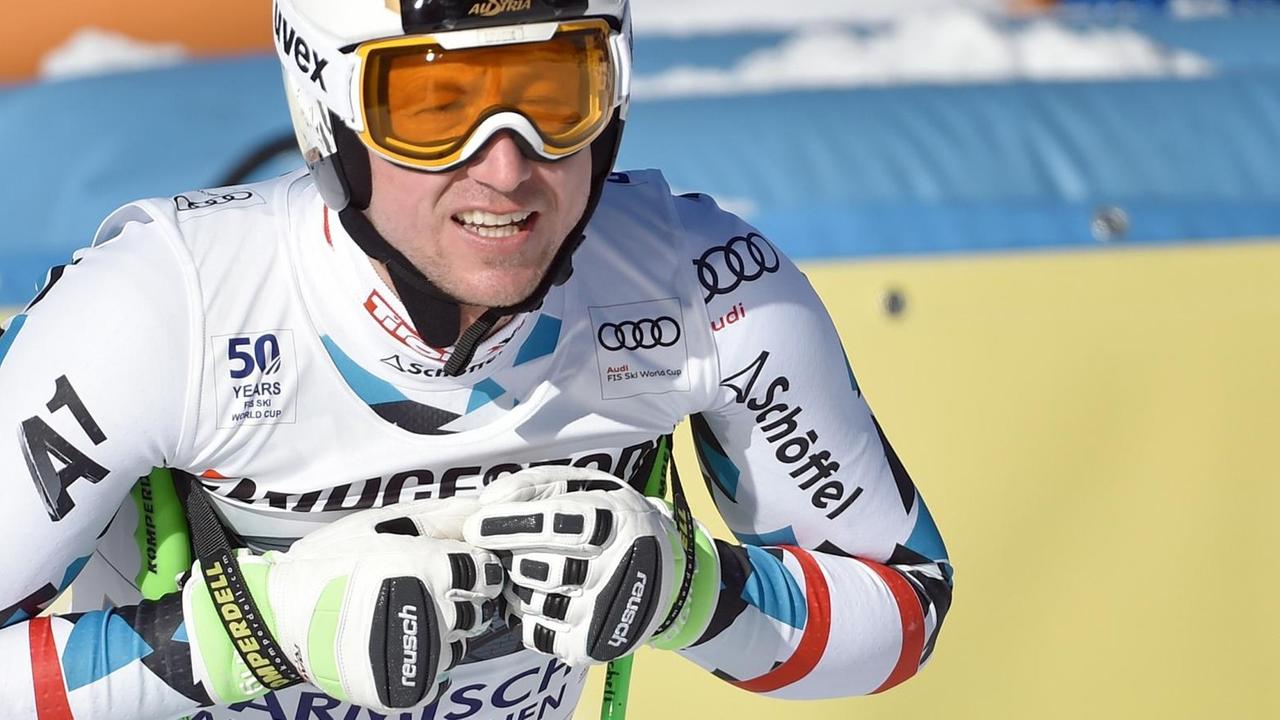 Hannes Reichelt 2017 bei einem Abfahrtsrennen in Garmisch-Partenkirchen Hannes Reichelt 2017 bei einem Abfahrtsrennen in Garmisch-Partenkirchen